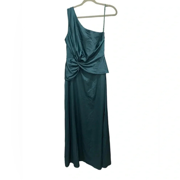 Chi Chi London Dresses & Skirts - Chi Chi London Green Dress